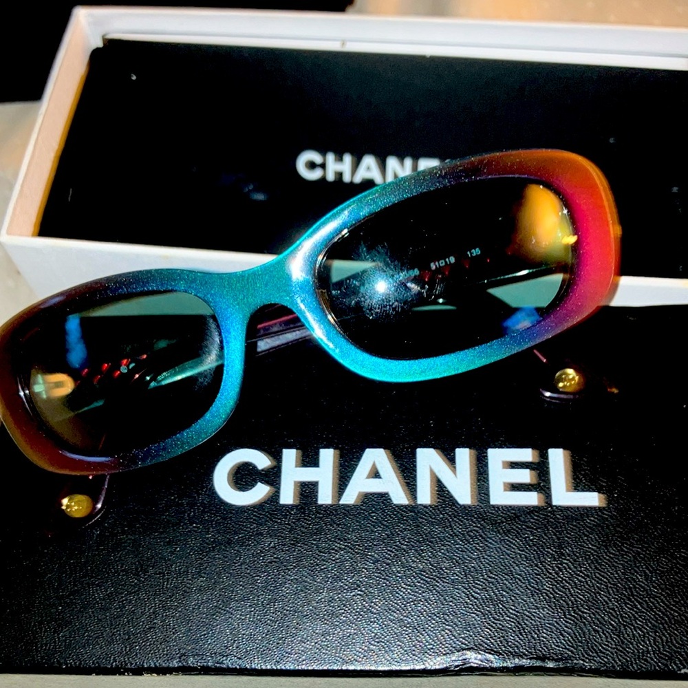 Women’s Chanel sunglasses